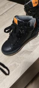 Bottines noires et orange garçon t25 neuf