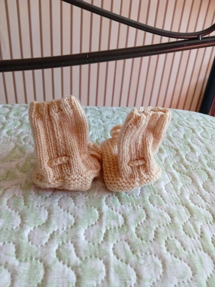 Lot de 2 paires de petits chaussons taille naissance - photo numéro 6