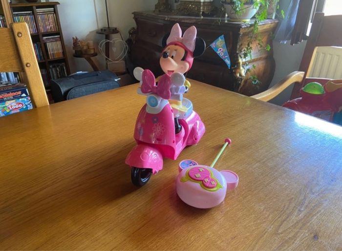 Scooter Radio Telecommande Minnie Bowtique Disney - photo numéro 1