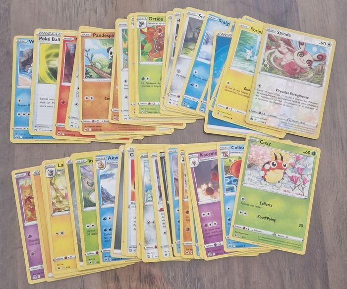 Lot 50 cartes pokemon