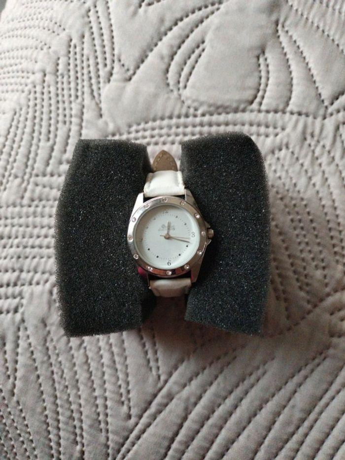 Montre blanche neuve a strass - photo numéro 1