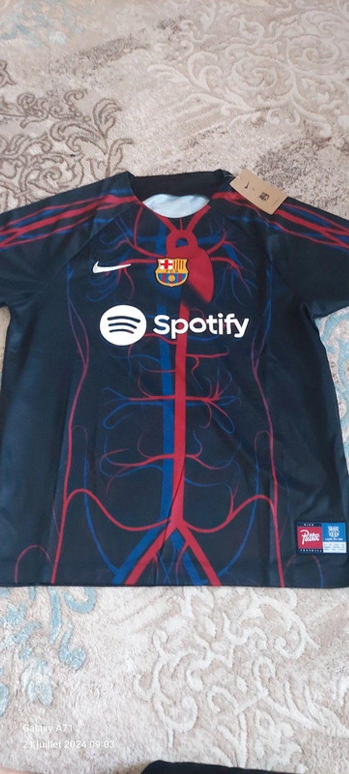 Barcelone third concept  Maillot Domicile 24/25 taille L neuf emballer - photo numéro 3