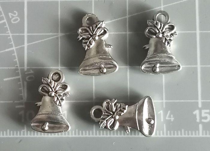 4 x pendentifs breloques MF "Cloche de Noël" R/V en métal argenté vieilli - photo numéro 2