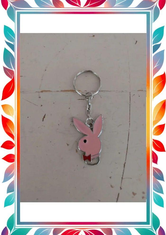 Porte clé lapin playboy en métal - photo numéro 1