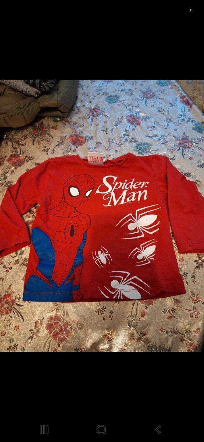 Chemise rouge spiderman manche longue taille 4 ans