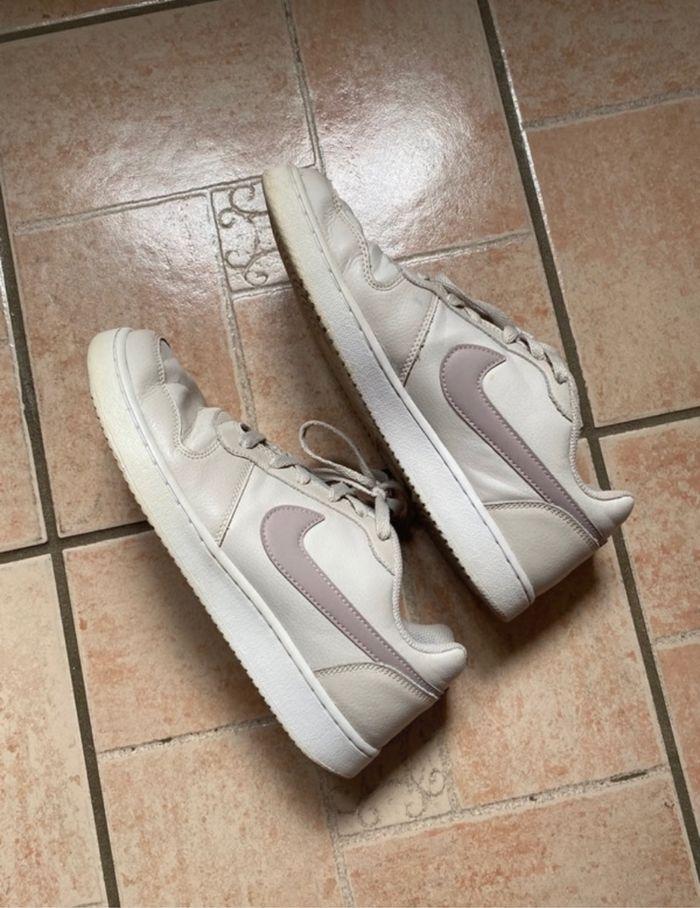 Paire de baskets Nike taille 41 - photo numéro 3