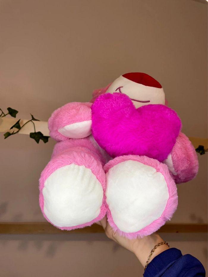 Peluche Toy Story Lotso avec un coeur - photo numéro 20