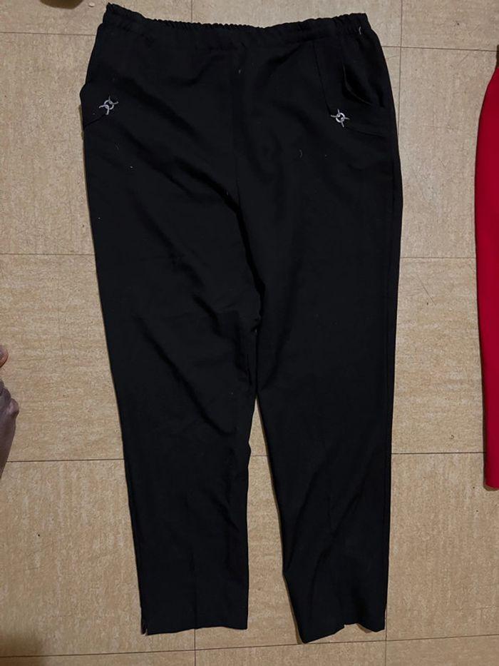 Lot Pantalon noir et jupe rouge femme T3 très bon état - photo numéro 1