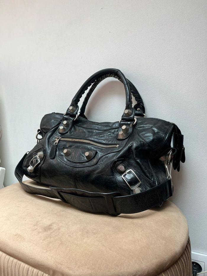 Sac City Balenciaga noir en cuir avec bandoulière grand format bijouterie argent - photo numéro 5