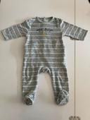 Lot de 4 pyjama kiabi ( 3 en 18 mois le gris en 12 mois)