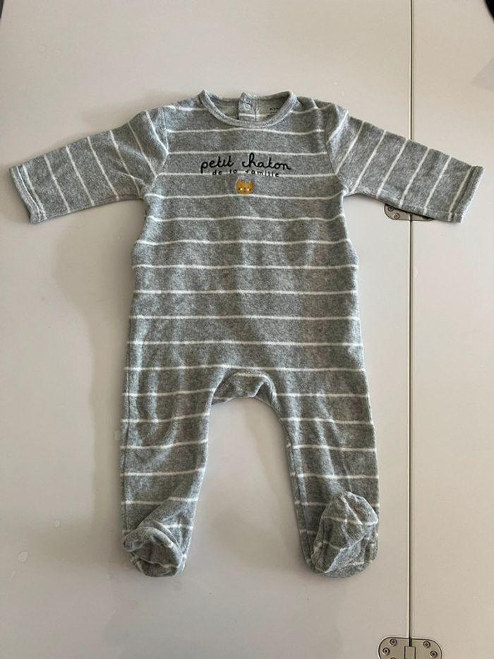 Lot de 4 pyjama kiabi ( 3 en 18 mois le gris en 12 mois) - photo numéro 1