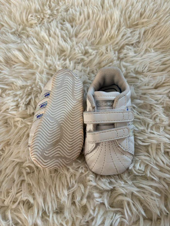 Magnifique chaussures de bébé Adidas taille 17 - photo numéro 3