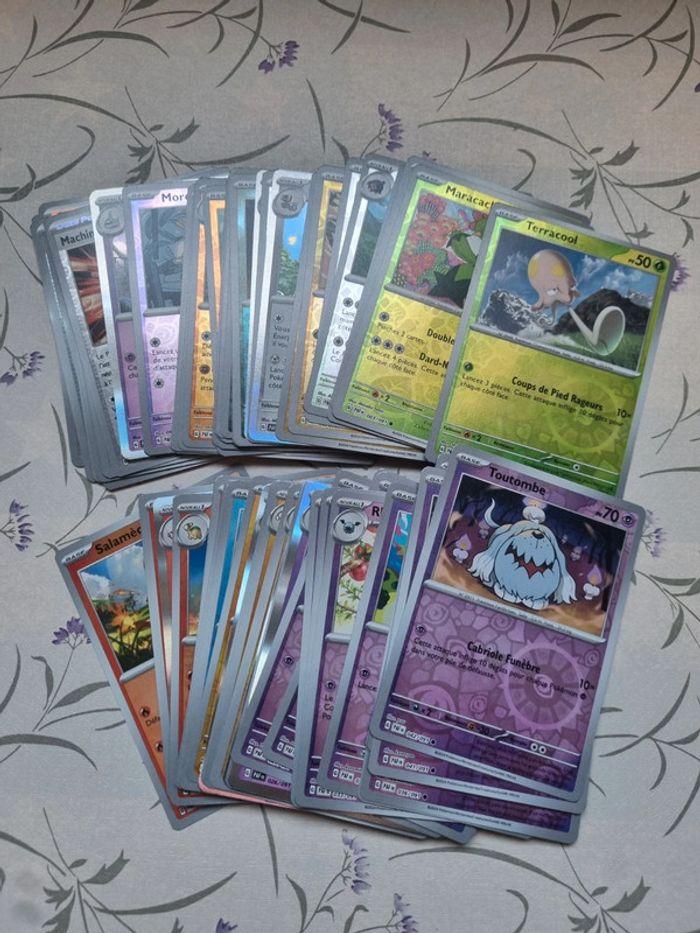 Lot 68 carte pokemon holo ou reverse sans doubles - photo numéro 1