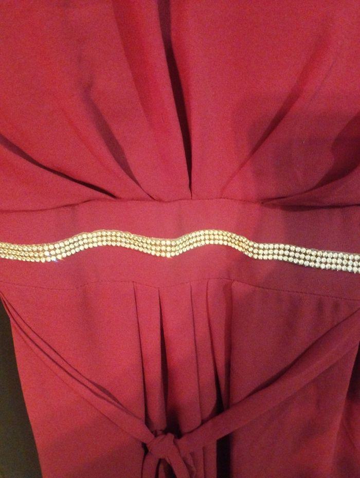 Très jolie robe bordeaux et brillante au niveau de la ceinture made in italy taille L - photo numéro 2