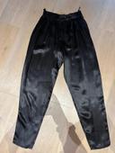 Pantalon bouffant noir aspect soie vintage