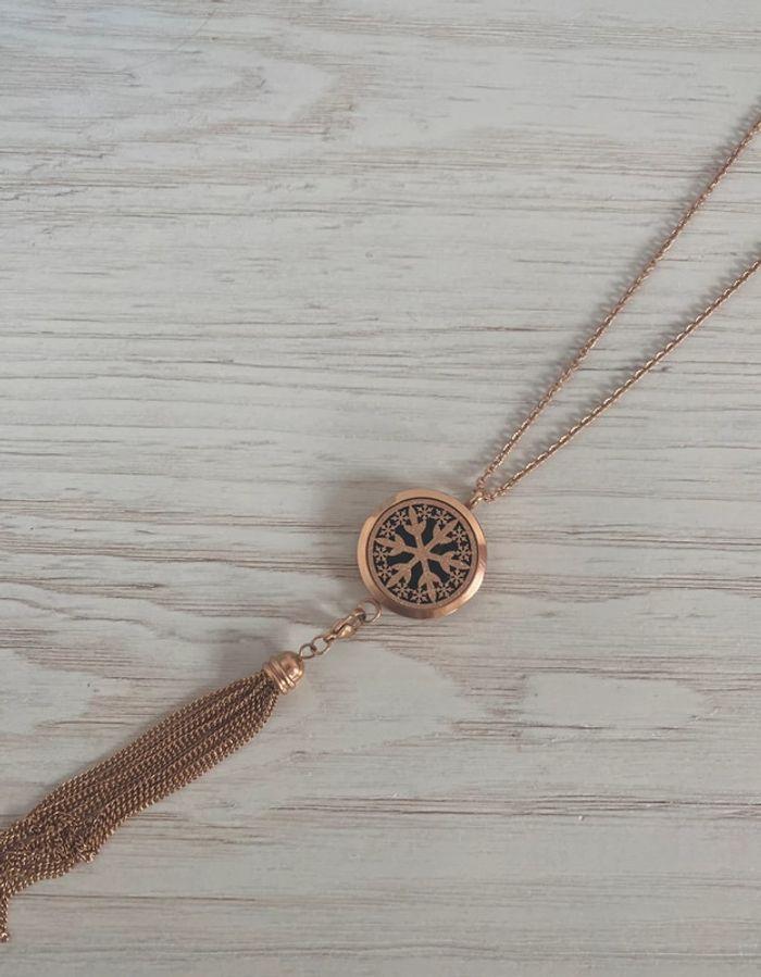 Collier pendentif avec diffuseur de parfum - photo numéro 2