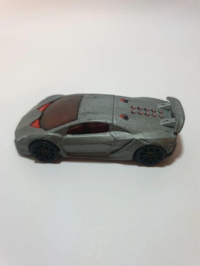 Hot Wheels 2013 Lamborghini Sesto Elemento Grise - 1/64 - photo numéro 12