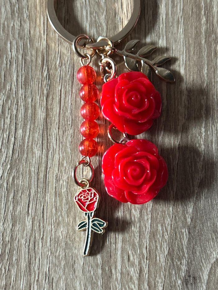 Porte clés/keychain, roses rouge, état neuf/new condition, jamais utilisé, Yesstyle - photo numéro 2