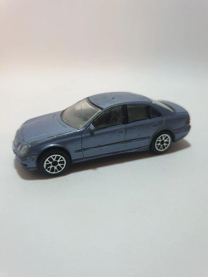 RealToy Mercedes Benz Classe E 55 AMG Bleu Argent - 1/61 - photo numéro 1