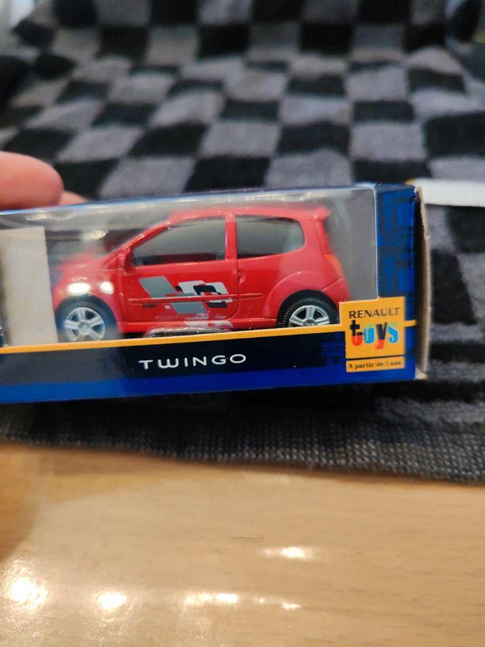 Figurine collection véhicule Renault modèle Twingo - photo numéro 2