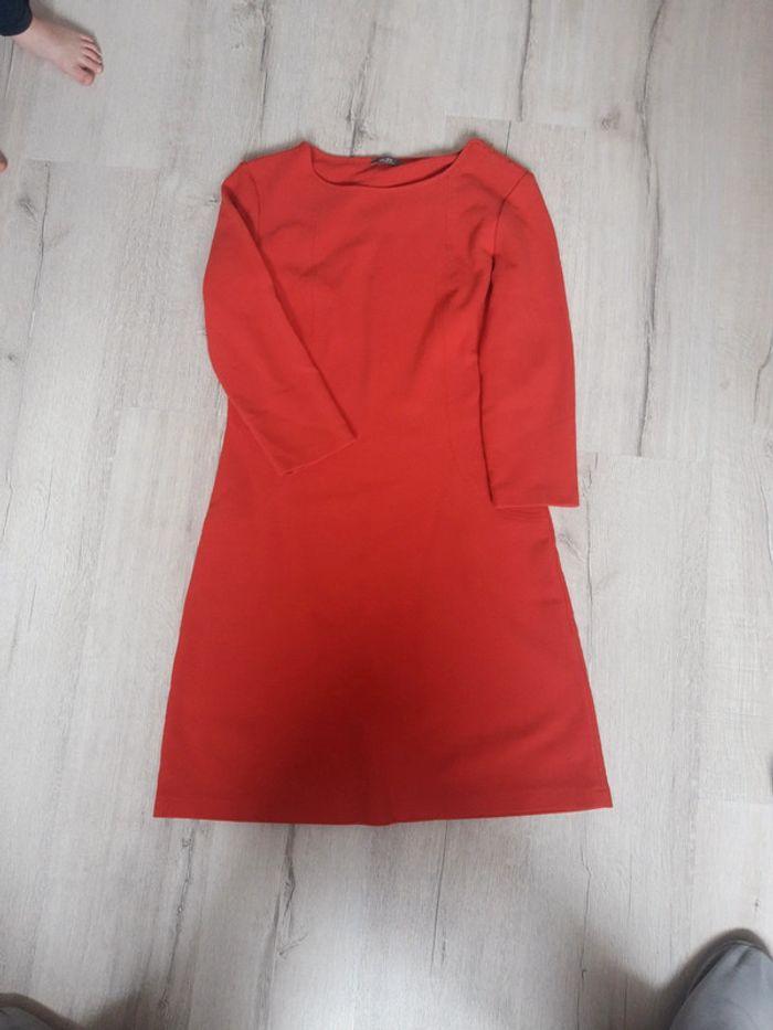 Robe rouge orangé peu portée grain de Malice