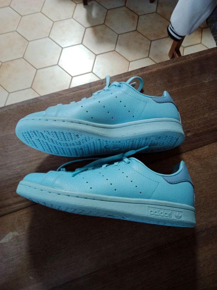 Basket Adidas édition limité bleu glacé fille 35 - photo numéro 8