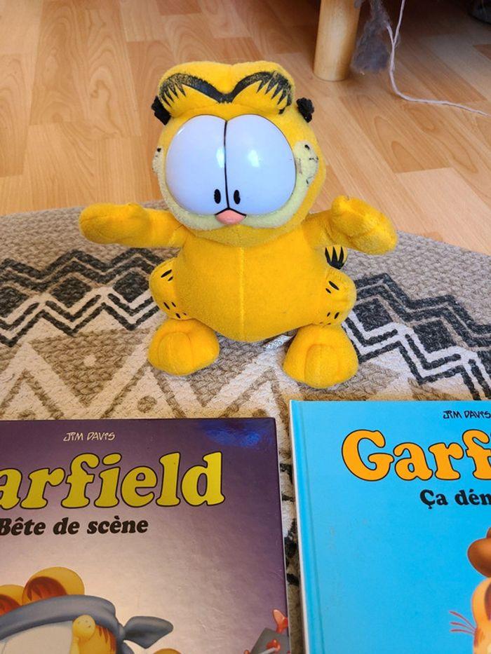 Lot bd + peluche Garfield - photo numéro 4