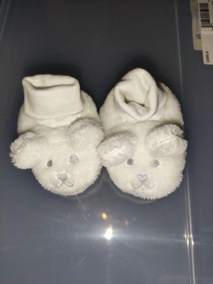 Chaussons blancs bébé