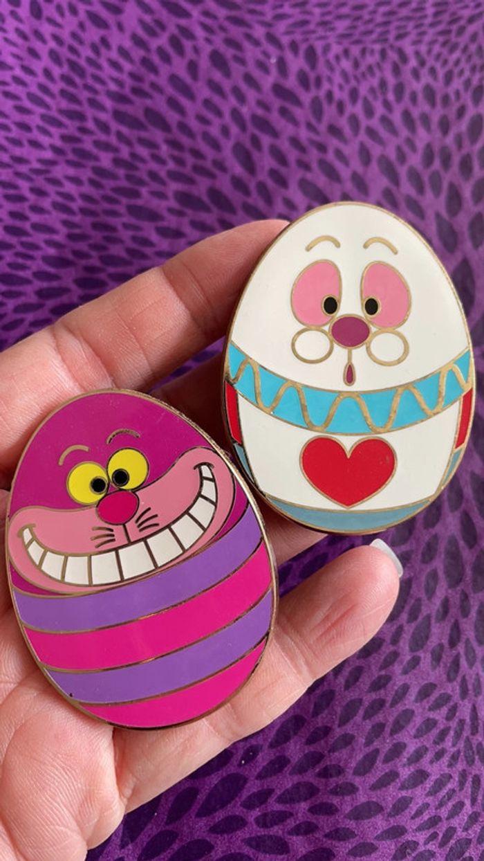 Set 2 pin’s Disney eggs alice