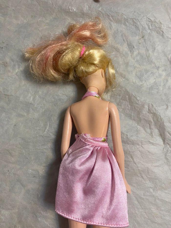 Poupée barbie habillée . - photo numéro 4