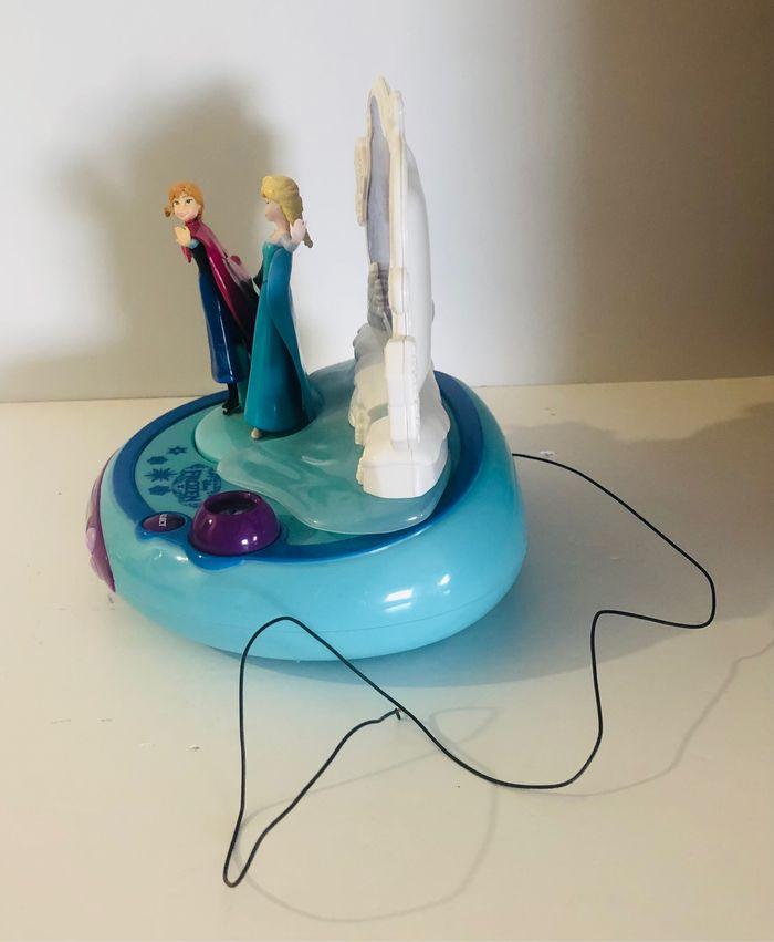 Lexibook RP500FZ Disney Frozen Reine des neiges Elsa Anna radio réveil projecteur 3 en 1 Elsa Anna Olaf Kristoff Sven figurines funko princesses belle aurore ariel raiponce vaiana lot SOP77 - photo numéro 4