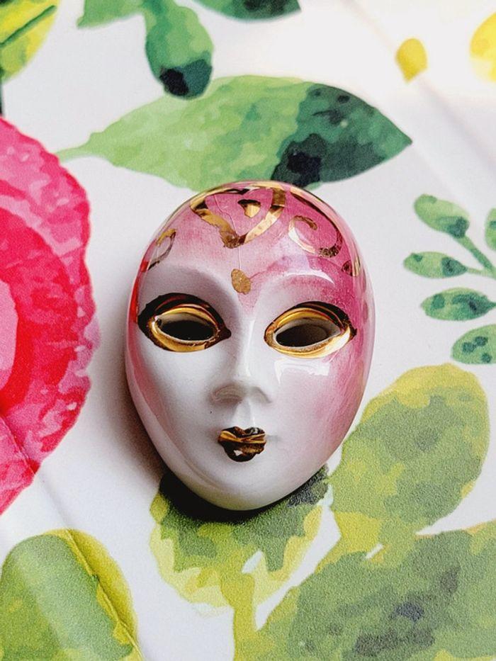 Broche Italie Masque de Venise Venezia visage gemme rose blanc doré - photo numéro 1