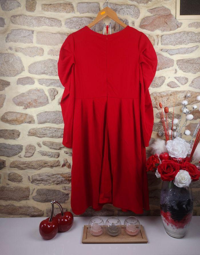 Robe manches gigot à plis rouge perlée Femme taille 52 marque Asos 🍬 - photo numéro 3