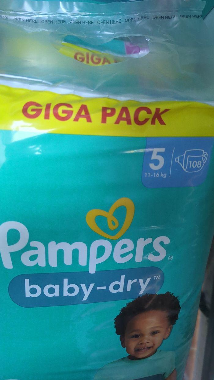 Couches Pampers