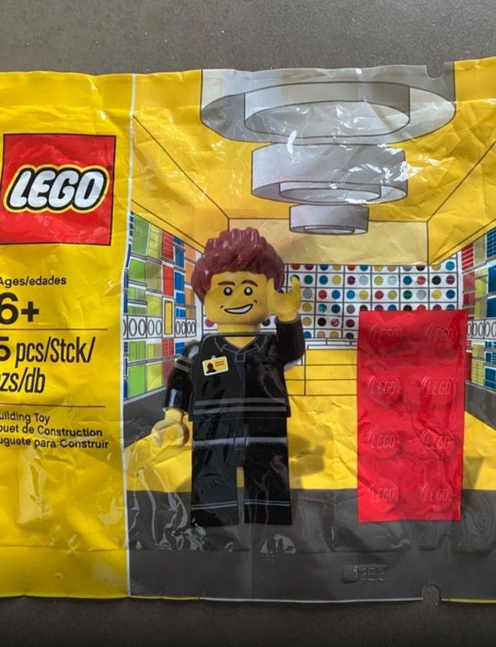 LEGO figurine vendeur Lego Store