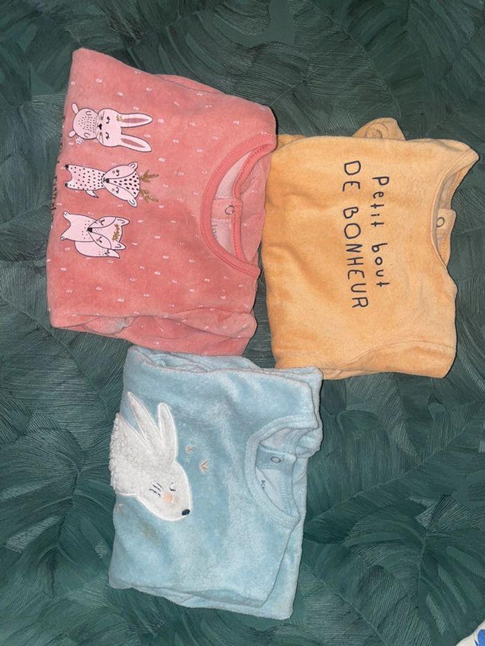 3 pyjamas velours - photo numéro 2