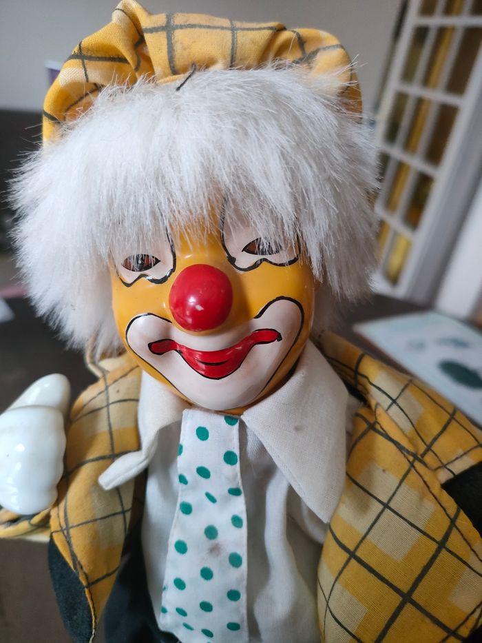 Clown en porcelaine - photo numéro 3