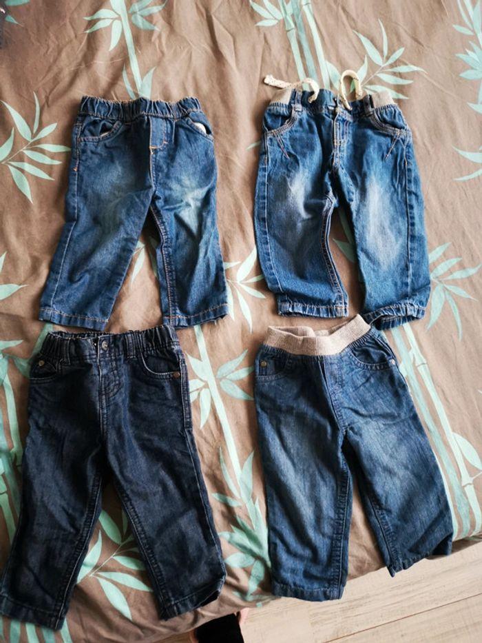 Lot de 4 jeans taille 9 mois. - photo numéro 1