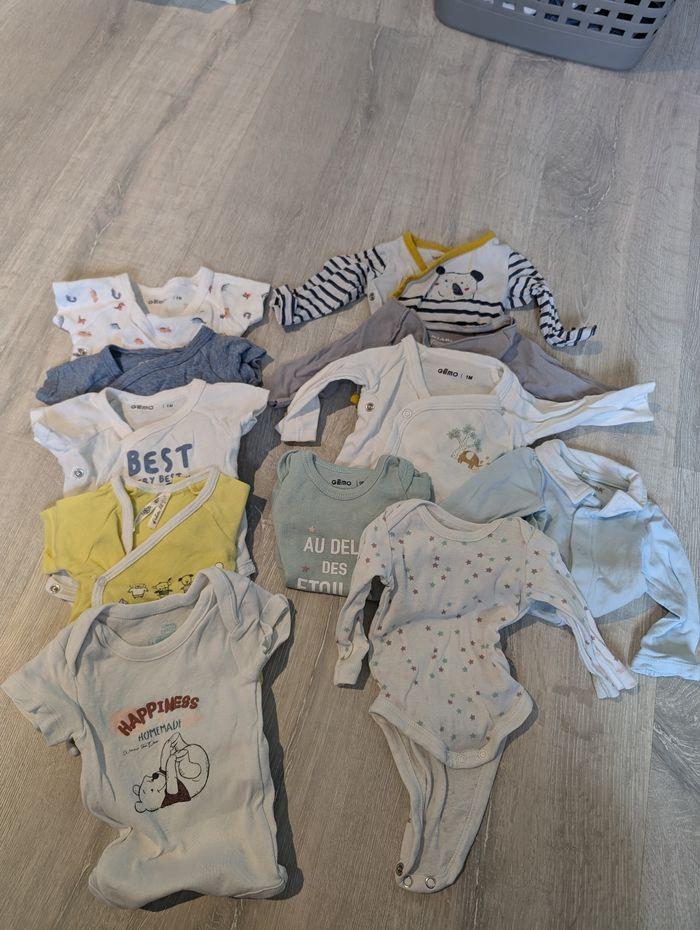 Lot vêtements bébé 1 Mois - photo numéro 5