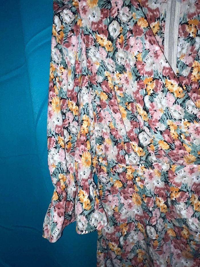 Robe à fleurs « boohoo » taille 36/38 - photo numéro 4