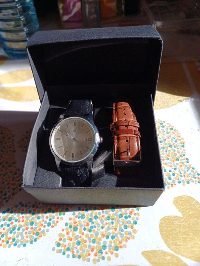 Montre dans son etui - photo numéro 1