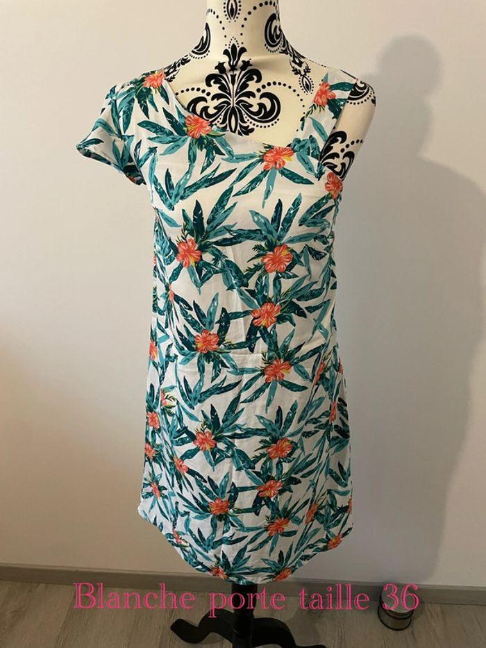 Robe blanc à fleurs corail et vert manche courte et bretelle blanche porte taille 36 - photo numéro 1