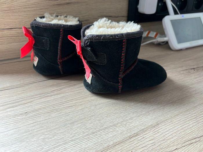 Botte UGG bébé 👶 - taille 18 - photo numéro 2