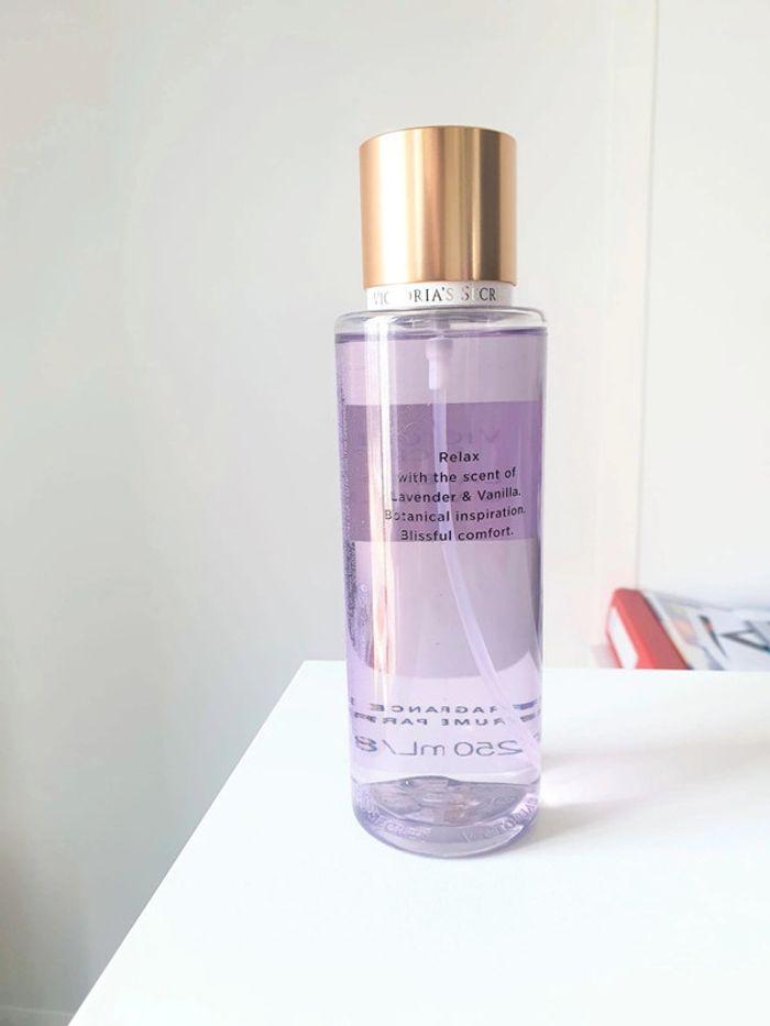 Victoria's secret lavender and vanilla body mist - photo numéro 2