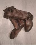 Bottes en cuir couleur marron