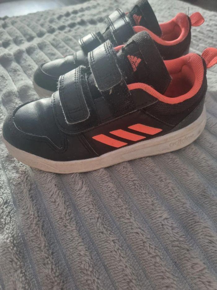 Basket Adidas enfant taille 25.5 - photo numéro 1