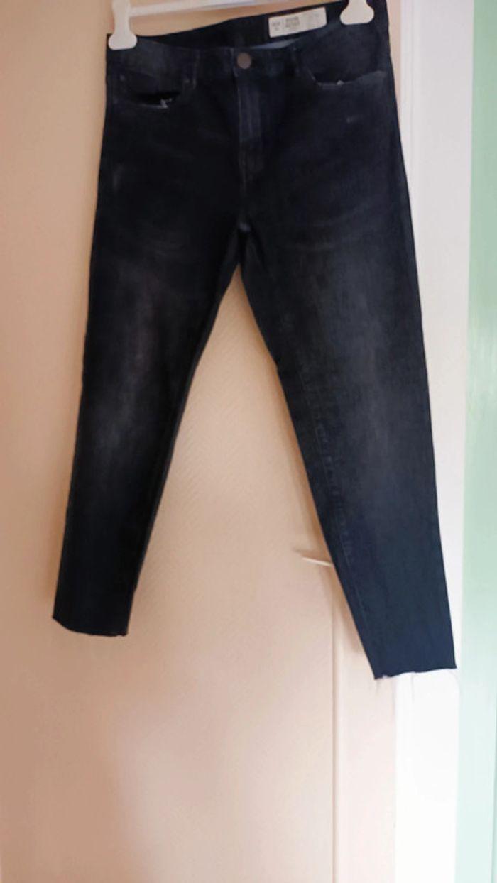 Pantalon slim femme. Taille 44,  2€ - photo numéro 1