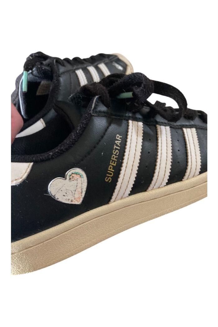 Basket Adidas superstar noire édition limitée pointure 38,5 bon état - photo numéro 9