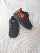 Baskets Adidas noir orange 27