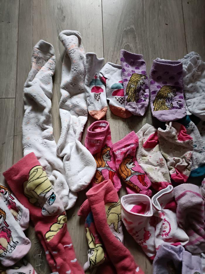 Lot de 45 chaussettes et 19 collants en taille 27-30 - photo numéro 2